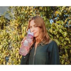 Silver Buffalo Sanrio Hello Kitty Rainbow Treats and Stars Water Bottle with Lid | 28 Ounces -WATER BOTTLES Sales unnamed file 4254