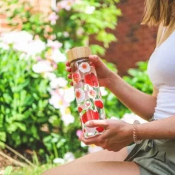 GROSCHE VENICE Eco-Friendly Glass Water Bottle with Bamboo lid and Protective Sleeve, 22.6 fl oz Capacity, Red Poppy